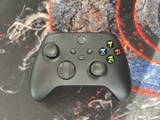 Zestaw 2 padów Xbox series x + stacja ładująca