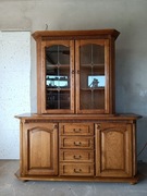 Piękna dębowa komoda z witryna 
