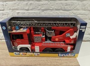 Bruder 02771 Wóz strażacki MAN ze światłami, dźwiękiem i pompą