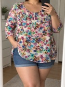 Biała wiskozowa bluza w kolorowe kwiaty Lamia 48 plus size