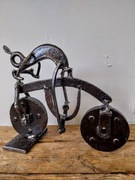 Rower ze stali rzeźba 