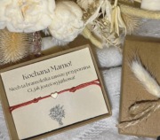 Prezent z okazji dnia mamy bransoletka na sznurku w personalizowanym boxie