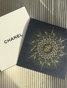 CHANEL Białe pudełko prezentowe na biżuterie czarne logo wersja swiateczna