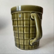02 / porcelitowy kubek Irena zielony z uchwytem lata 70. vintage retro