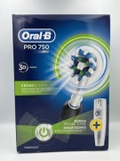 Oral-B Pro 750 Szczoteczka elektryczna + etui