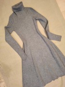 Sukienka dzianinowa rozkloszowana z golfem Reserved roz. S/M