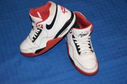 Nike AIR FLIGHT EU 41 wkł. 26,5 cm