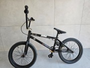 BMX 18 cali Acadamy Inspire Gloss Black/Rainbow 18 "