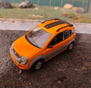 Fiat Panda Cross 1:43 dealerski Norev