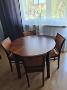 Ładny Drewniany Stół z 4 krzesłami