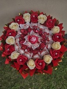 Bukiet z róż mydlanych, raffaelloi cukierków mieszko. 