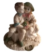 Figurka Zakochani zakochana para siedząca na ławeczce 7cm wesele ślub