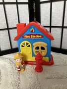 Straż pożarna, remiza, baza strażacka, strażak, gaśnica, domek dziecko,