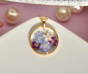 Wisiorek  z niezapominajkami. Biżuteria z żywicy.