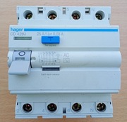 Wyłącznik różnicowoprądowyHager CD426J (obecnie oznaczany jako CDC425J).