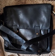 Czarna skórzana torba listonoszka skórą unisex 