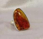 Pierścionek srebrny z bursztynem