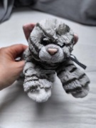 Urocza maskotka szary tygrysek