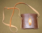 Piękny pokrowiec na lornetkę PZO z lat 50 tych kompletny