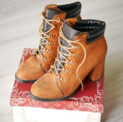 Botki na słupku camel, rozmiar 40