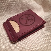 Portfel skórzany bordowy z klipsem na banknoty z grawerem