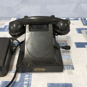 Stary telefon bakelitowy RWT z dzwonkiem