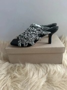 Buty na obcasie Bianco z ozdobnym sznurkiem idealne na lato