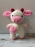 Truskawkowo - mleczna krówka na szydełku