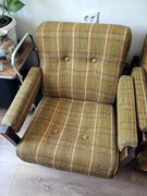 Kultowe fotele tapicerowane PRL GFM-142 projektu Edmunda Homa Lata 60