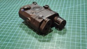 AN PEQ, latarka, laser niebieski, laser IR