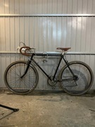 Rower szosowy w stylu retro.