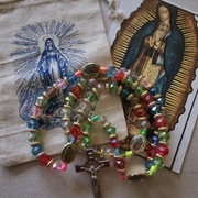 różaniec kolorowy duży z Guadalupe krzyż św.Benedykta 