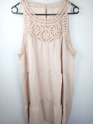 Beżowa sukienka boho z koronką szydełkową bez rękawów luźna 2XL