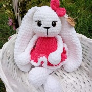 Pluszowy królik handmade – różowa sukienka, 35 cm