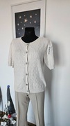 Kremowy sweterek na guziki w warkoczowym splotem rozmiar M
