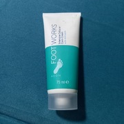Avon Foot Works krem zmiękczający zrogowacenia odciski z kwasami AHA
