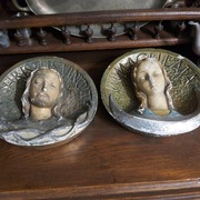 Zabytkowa  płaskorzeża  z Iat 20-tych XX wieku