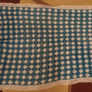 Bieżnik na stół ręcznie robiony na szydełku niebis