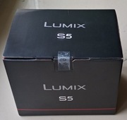 Pudełko od Panasonic Lumix S5 papierologia