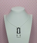 Naszyjnik geometryczna zawieszka czarno biała