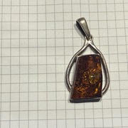 Srebrna zawieszka z bursztynem 7,8g