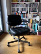 Fotel obrotowy ALEFJÄLL skórzany