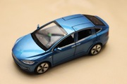 Model samochodu jak Tesla Model X skala 1:32 światła dźwięk