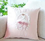 Poszewka z tiulowymi wstawkami - Łabędź 