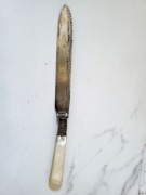 Ekskluzywny Zabytkowy Srebrny Nóż z Masą Perłową  