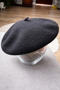 Czarny beret z antenką rozmiar 56-58