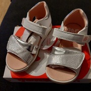 Dziecięce sandałeczki r.22