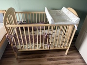 Łóżeczko niemowlęce z materacem, przewijakiem i ochraniaczem