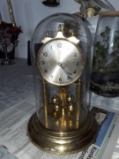 Stary sprawny zegar roczniak. 