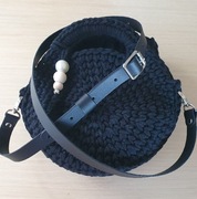 Czarna torebka w stylu boho na szydełku. Rękodzieło.